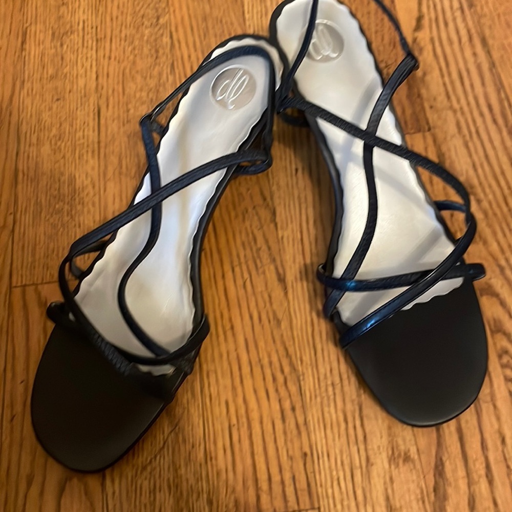 Kitten heel navy shoes